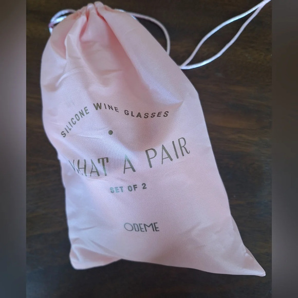 Odeme Silicone Wine Glasses Set in Pink - Picture 3 of 4